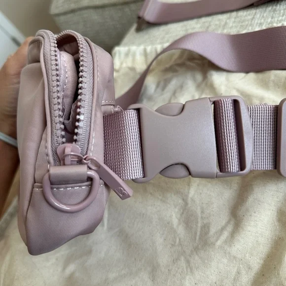 NWOT 🆕 Buffbunny Breakthrough Belt Bag Berry Ice - Picture 7 of 9